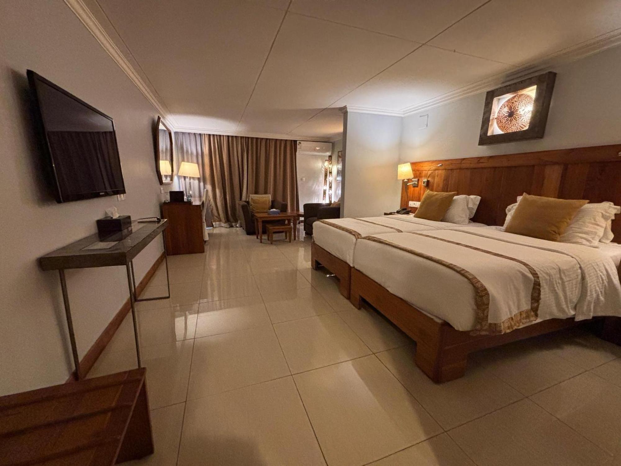 Hotel Du Lac โกโตนู ภายนอก รูปภาพ
