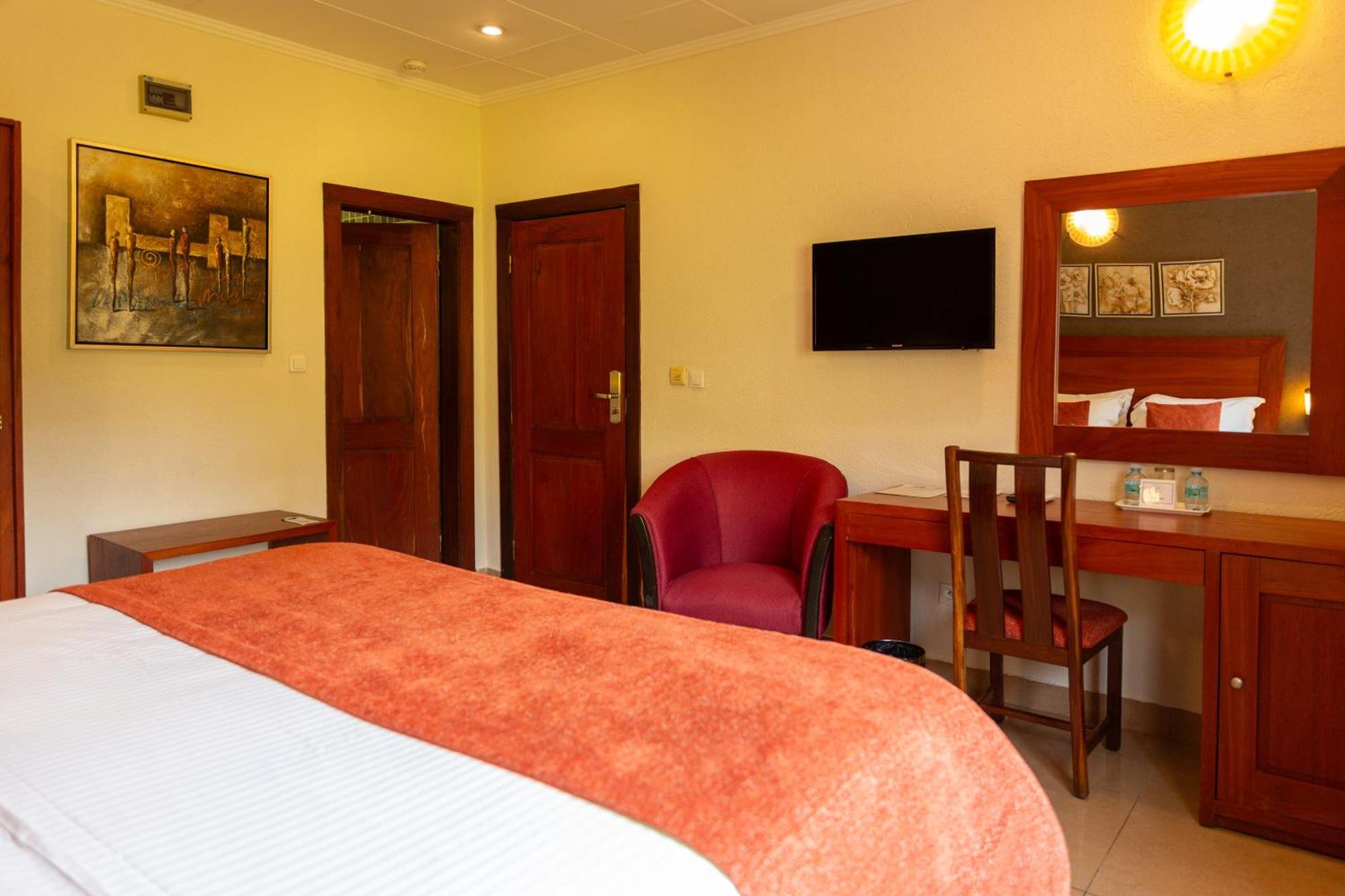 Hotel Du Lac โกโตนู ภายนอก รูปภาพ